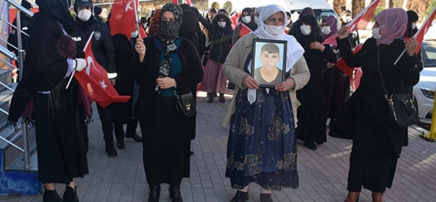 'Allah yanlarına bırakmasın' Şırnaklı annelerden HDP’ye yılın son eylemi