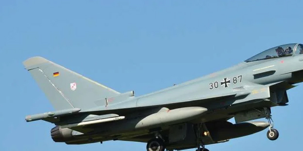 Alman Hava Kuvvetleri dengeleri değiştirdi! Almanların uçağı Rus askeri savaş uçağına müdahale etti!