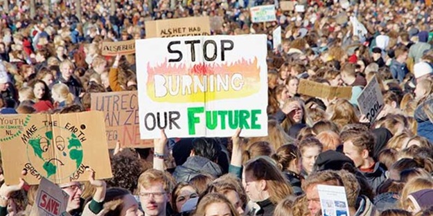 Alman hükümetinden protestoculara çağrı
