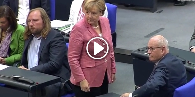 Meclisi'nde Başbakan Merkel'i böyle azarladılar