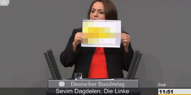 Alman meclisinde skandal! Terör örgütünün bayrağını açtı