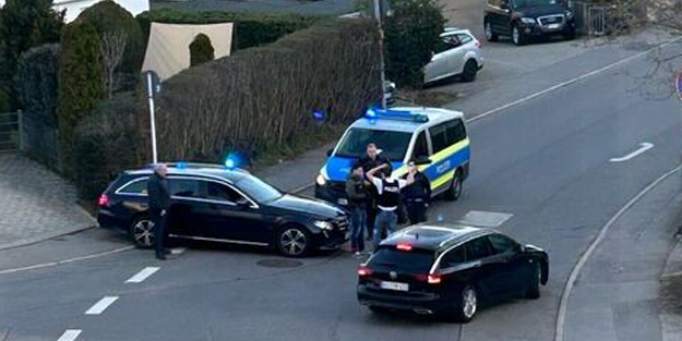 Alman milliyetçisi Küreselcilik ve LGBT karşıtı örgüt, polisle çatıştı