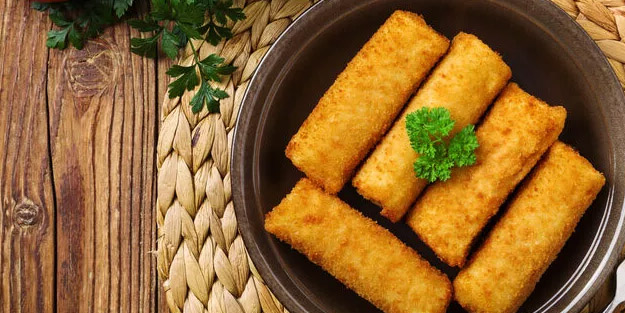 Alman mutfağından nefis Hot Dog yapımı: Hotdog içine ne konur? Dikkat çeken sosisli sandviçe güzel bir alternatif