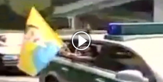 Alman polis aracında PKK paçavrası!