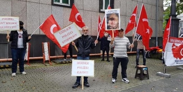 Alman polisinden bir skandal daha! Türk bayrağını hazmedemediler