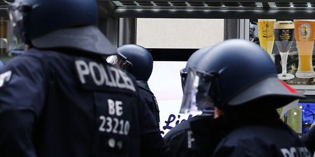 Alman polisinden Türk aileye alçak saldırı
