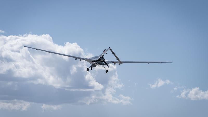 Alman savaş gemisi İHA düşürdü!