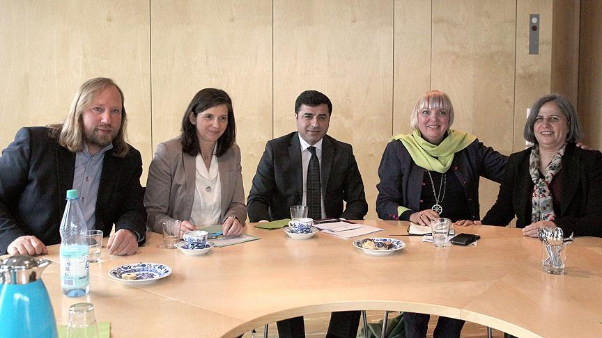 'Alman yetkililer muhalefetle de görüşmeliydi'