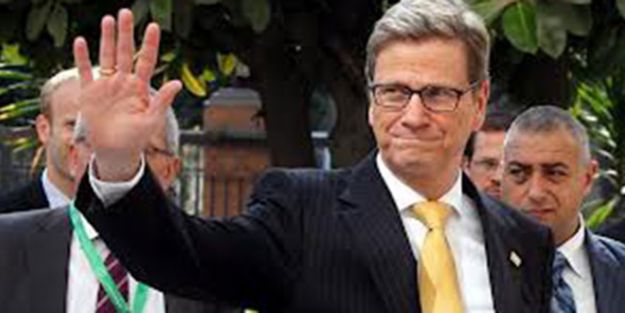 Alman bakan, Ukrayna’da protesto gösterisine katıldı