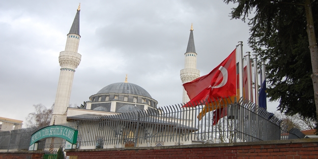 Almanlar İslamiyet'i tanımıyor!