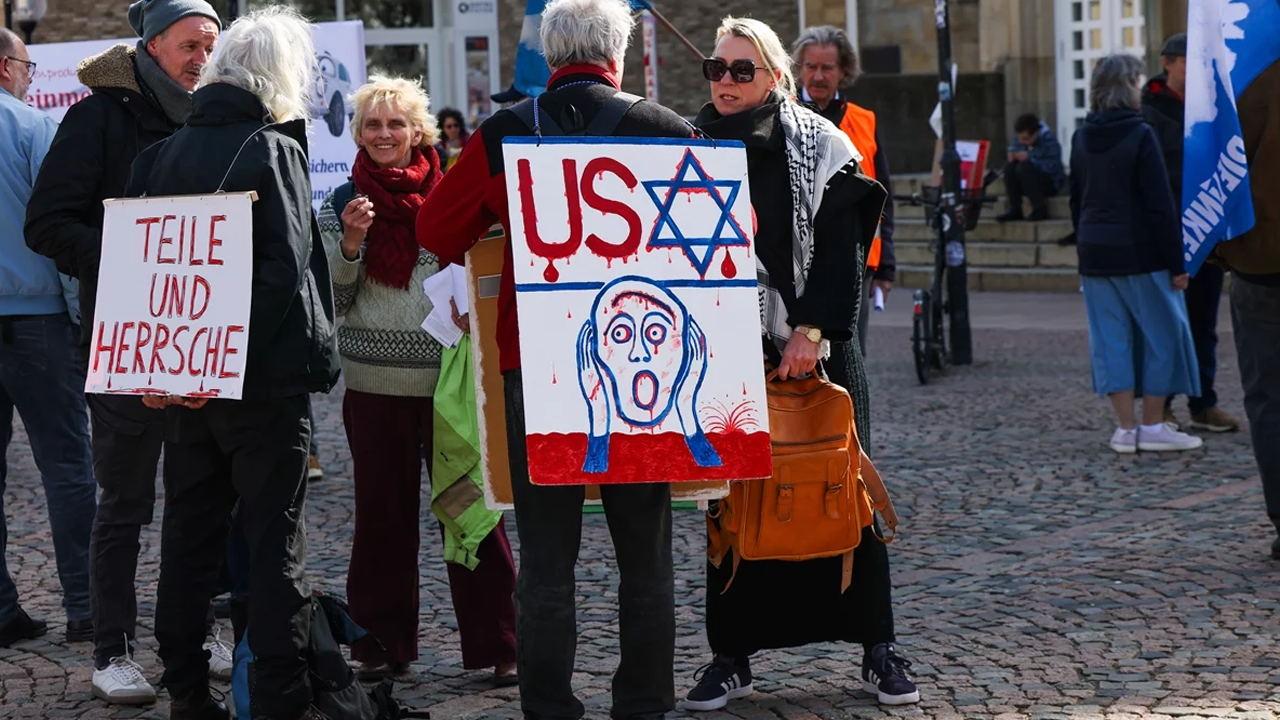Almanlar İsrail'e silah üretecek Volkswagen'i protesto etti!