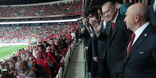 Almanlar ortalığı karıştırmaya devam ediyor: Erdoğan maç başlarken bunu yapacak