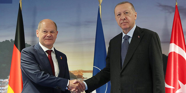 Almanya Başbakanı'ndan Cumhurbaşkanı Erdoğan'a tebrik telefonu