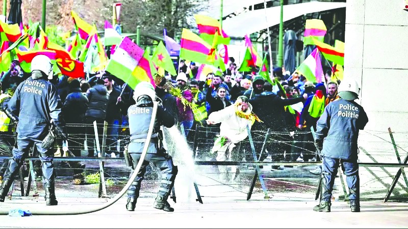 Almanya, Belçika, İngiltere ve Fransa’da sokaklar yanıyor! PKK yandaşları sahiplerini sokuyor