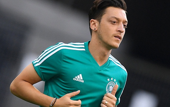Almanya eski başbakanı Mesut Özil için bakın kimi eleştirdi!