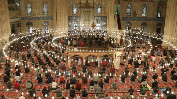 Almanya Hollanda İngiltere bayram namazı saatleri | Yurtdışı bayram namazı saatleri