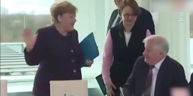 Rezil oldu... Bakandan Merkel'i şok eden hareket