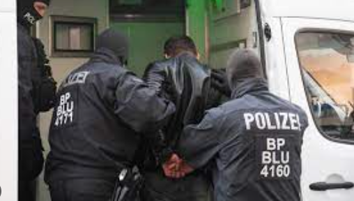 Almanya kararı onayladı! 50 bin Türk sınırdışı edilecek