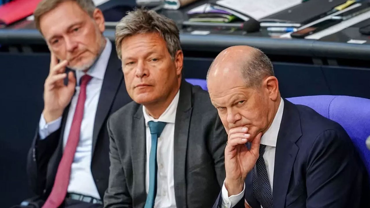 Almanya karıştı! Olaf Scholz zorda