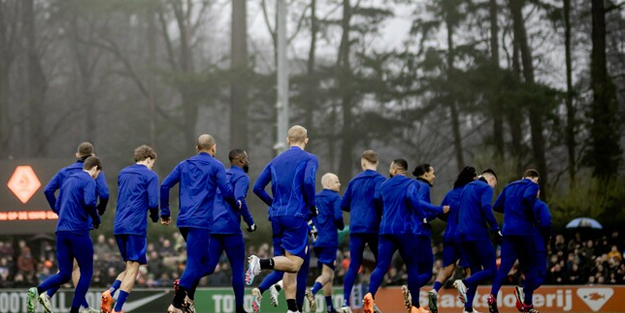 Almanya organize ediyor! Skandal: Hollanda Milli Takımı'nda dünyaca ünlü yıldız futbolcular zehirlendi! Bakın nasıl