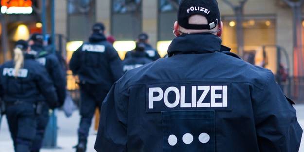 Almanya polisinden müdahale! Çok sayıda gözaltı var