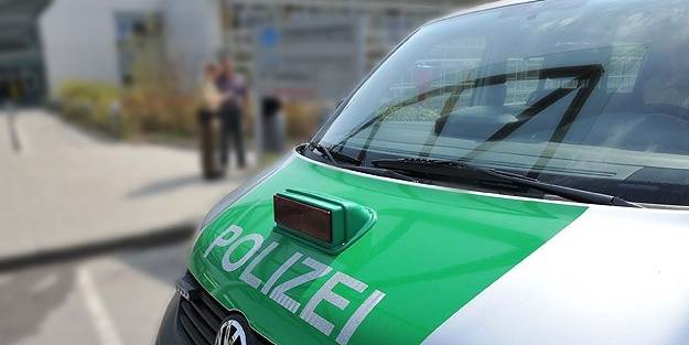 Almanya, şüphelendiği kişilerin kimliğine el koyacak