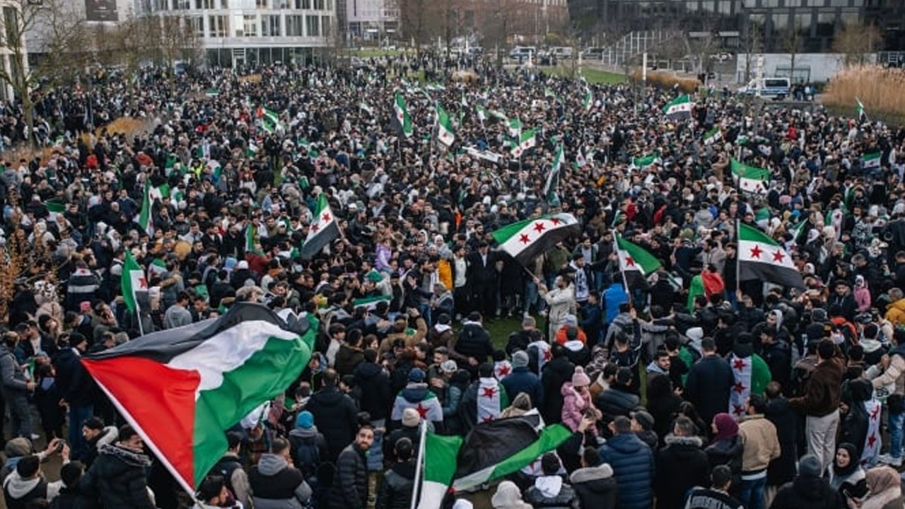 Almanya, Suriyelilerin iltica başvurularını dondurdu