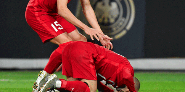 Almanya Teknik Direktörü Joachim Löw bir Türk futbolcuya hayran kaldı