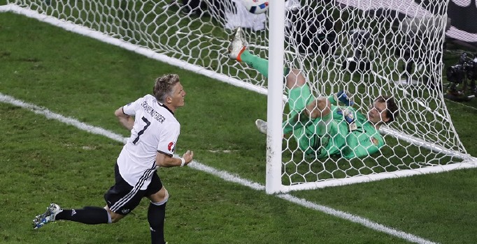 Almanya, Ukrayna'yı 2-0 ile geçti