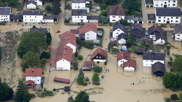 Almanya ve Fransa sele teslim oldu