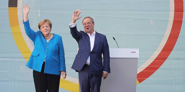 Almanya'da seçim heyecanı! Merkel 'istikrar' için Armin'e oy istedi