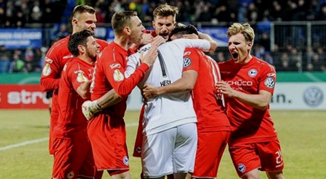 Almanya'da 4 oyuncu değişikliği uygulandı