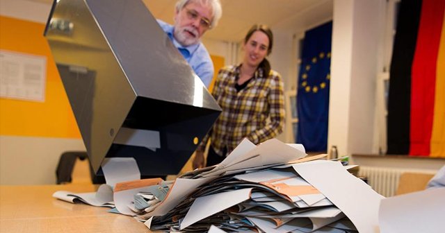 Almanya'da 8 Türk kökenli siyasetçi meclise girdi