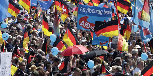 Almanya'da aşırı sağcı AfD'nin oyları yükseldi