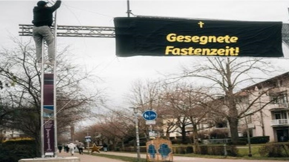 Almanya’da aşırı sağcılar rahat durmuyor! Şimdi de ramazan ışıklandırmasına saldırdılar