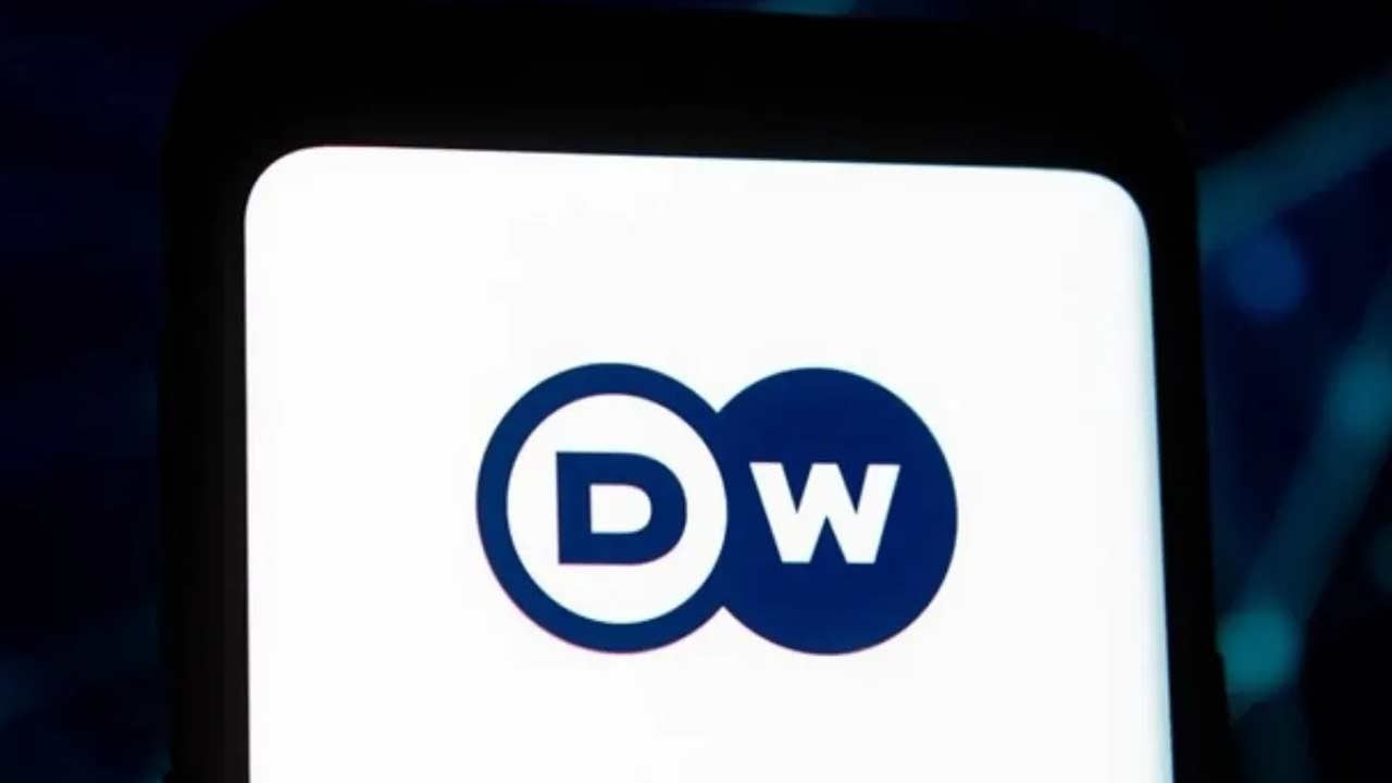 Almanya’da "ayıp" dedi, Türkiye’de özendirdi! Uçkur düşkünü DW Türkçe’ye tepkiler çığ gibi