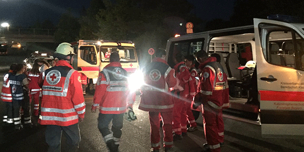 Almanya'da baltalı saldırı: Çok sayıda yaralı var