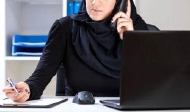 Almanya'da Belediye Başkanı başörtülü stajyerini kovdu!