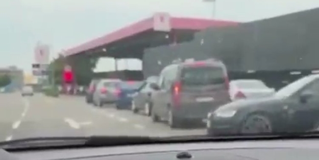 Almanya'da benzin istasyonlarında zam kuyruğu!