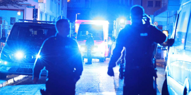 Almanya'da bıçaklı saldırı: Ölü ve yaralı var!