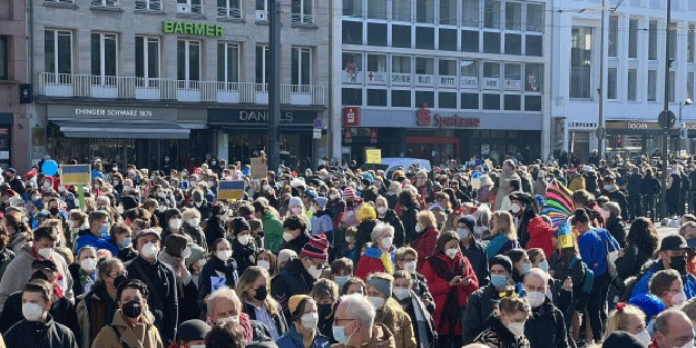 Almanya'da binler sokağa indi
