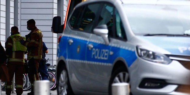 Almanya’da bir araç yayalara çarptı: Ölü ve yaralılar var