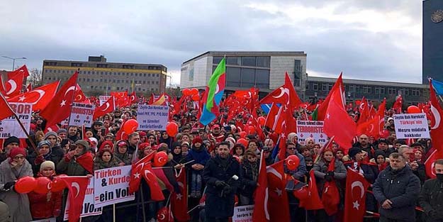 Almanya'da 'Birlik, Beraberlik ve Kardeşlik Mitingi'
