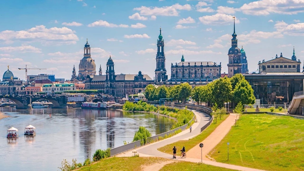 Almanya'da bomba alarmı: 18 bin kişi tahliye edildi