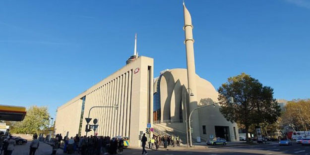 Almanya'da bomba ihbarı! Diyanet İşleri Türk İslam Birliği Genel Merkezi boşaltıldı