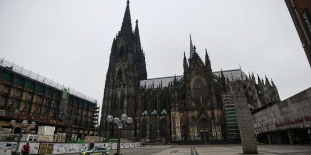 Almanya'da büyük skandal! Kiliseden ayrılmak için sıraya girdiler