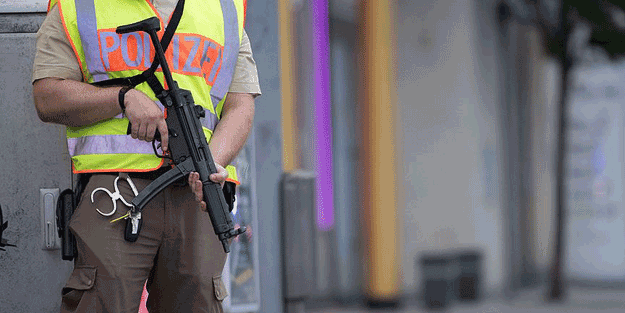 Almanya'da cami kermesine alçak saldırı: 2 yaralı