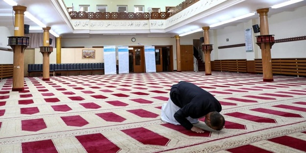 Almanya'da camiler kademeli olarak açılıyor