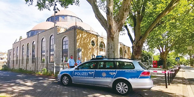 Camiye e-mail’le bomba tehdidi!