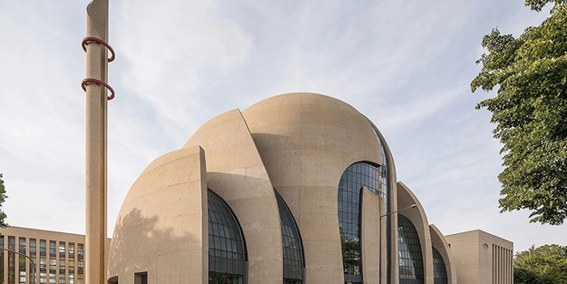 Almanya'da camilere yönelik saldırılar Müslümanları tedirgin ediyor